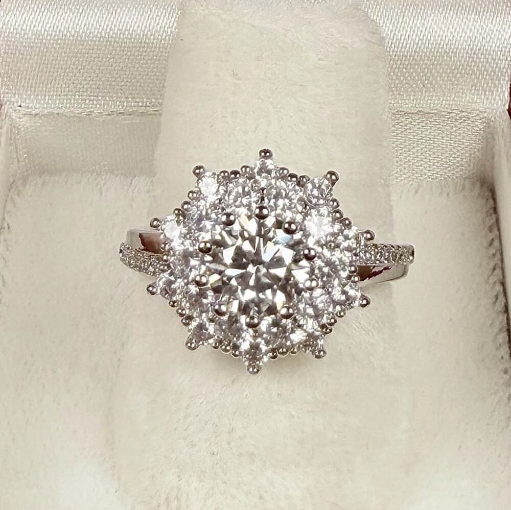 Genuine Moissanite Ring 1 Ct Size 7.25 GRA Certified S925